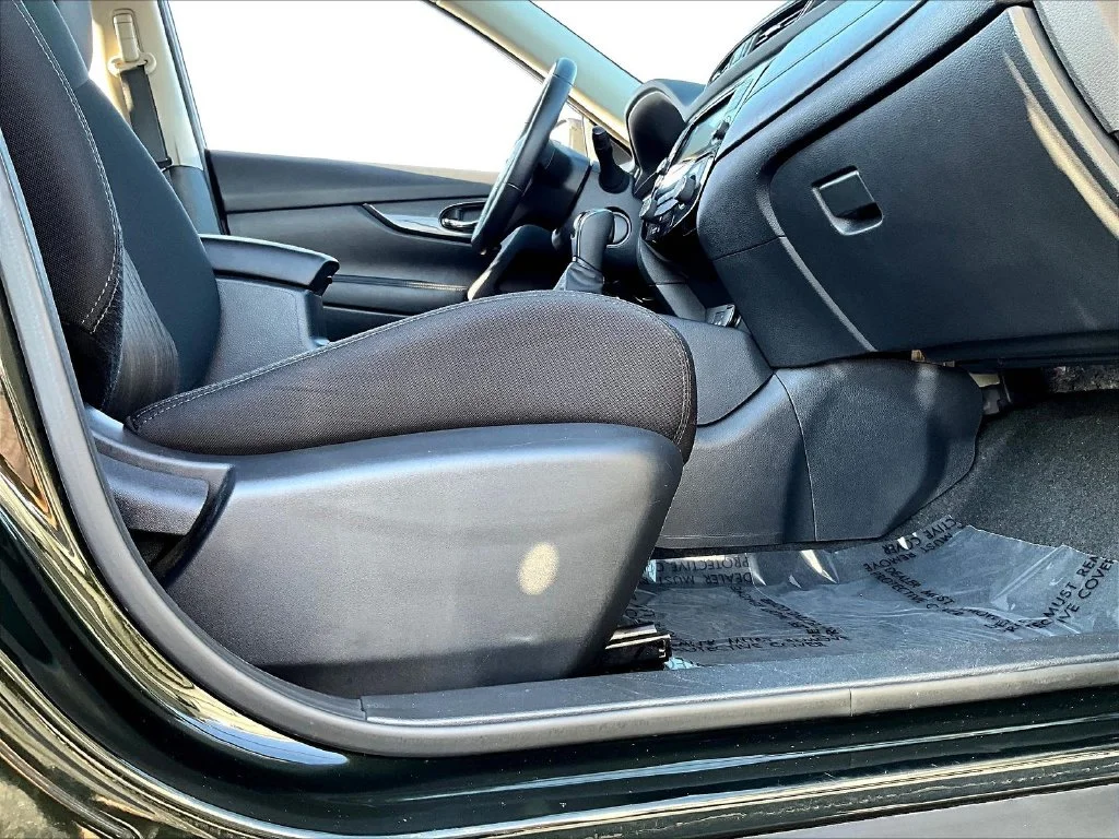 Used 2020 Midnight Pine Metallic Nissan SV image 34