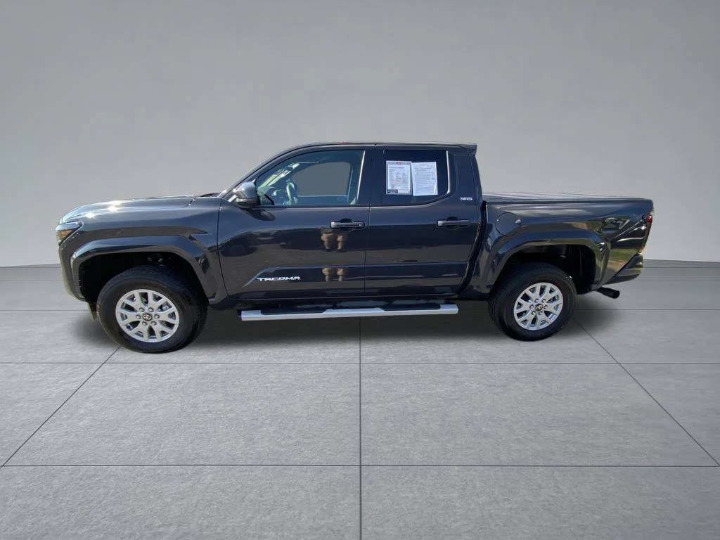 Used 2025  Toyota SR5 image 3