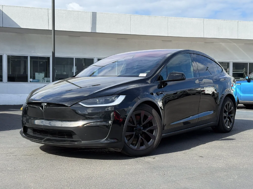 Used 2024  Tesla NA image 2