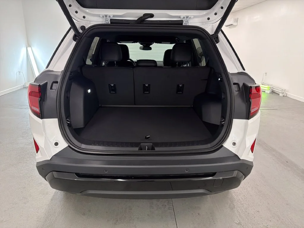 New 2027 Summit White GMC Elevation image 8