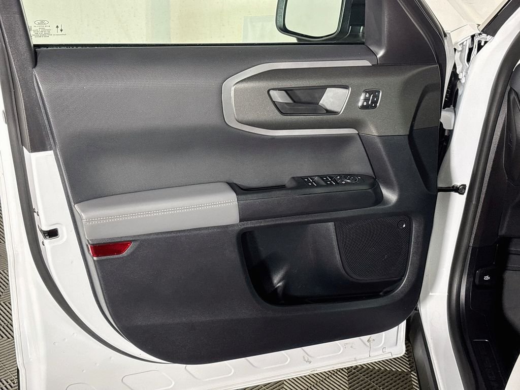 Used 2025 White Ford Badlands image 10