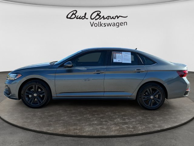 Certified 2024 Volkswagen Jetta SE with VIN 3VW7M7BU6RM013175 for sale in Kansas City