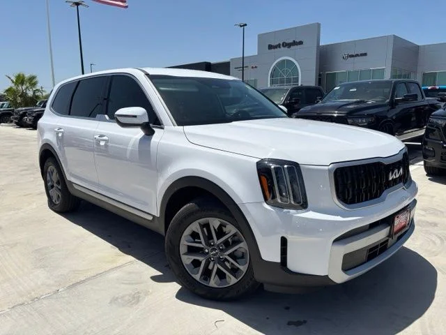 Used 2025 White Kia LX image 1