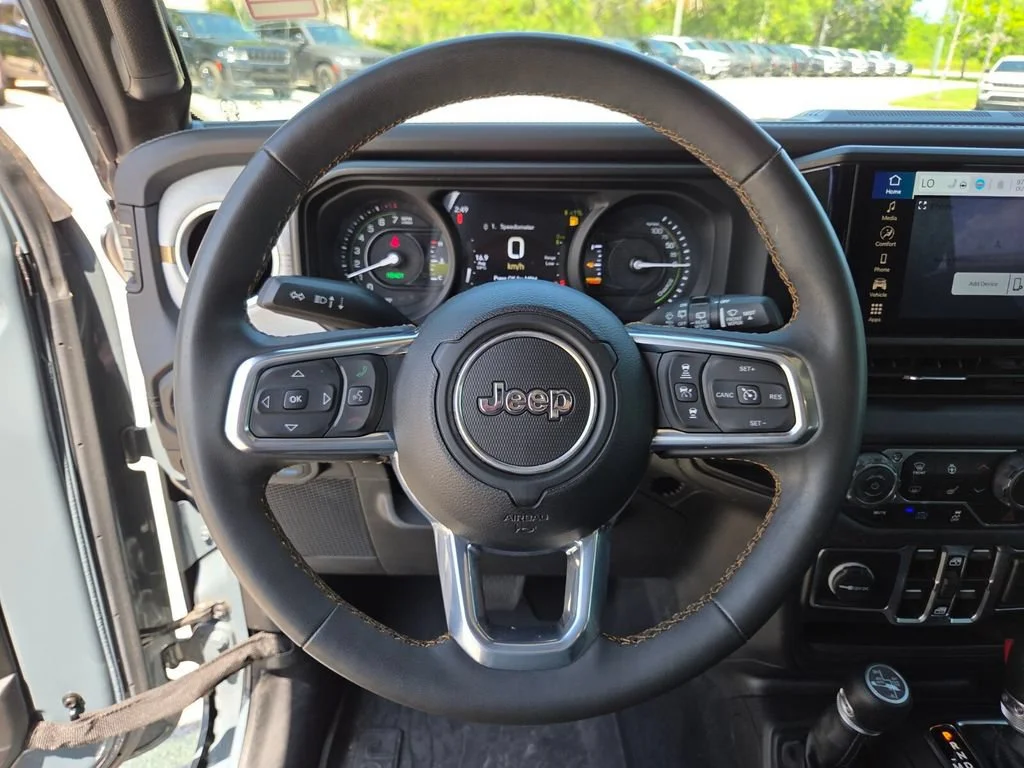 Used 2024 Anvil Clear Coat Jeep Sahara image 32