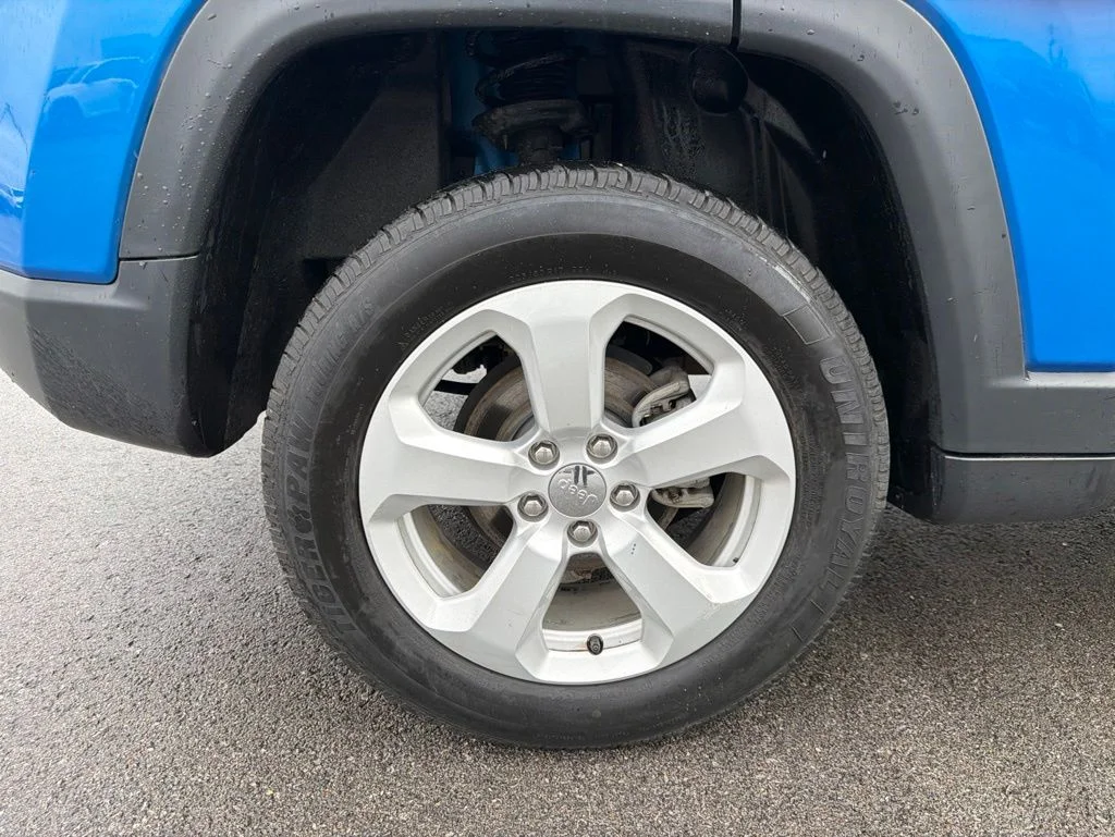 Certified Used 2018 Blue Jeep Latitude image 29