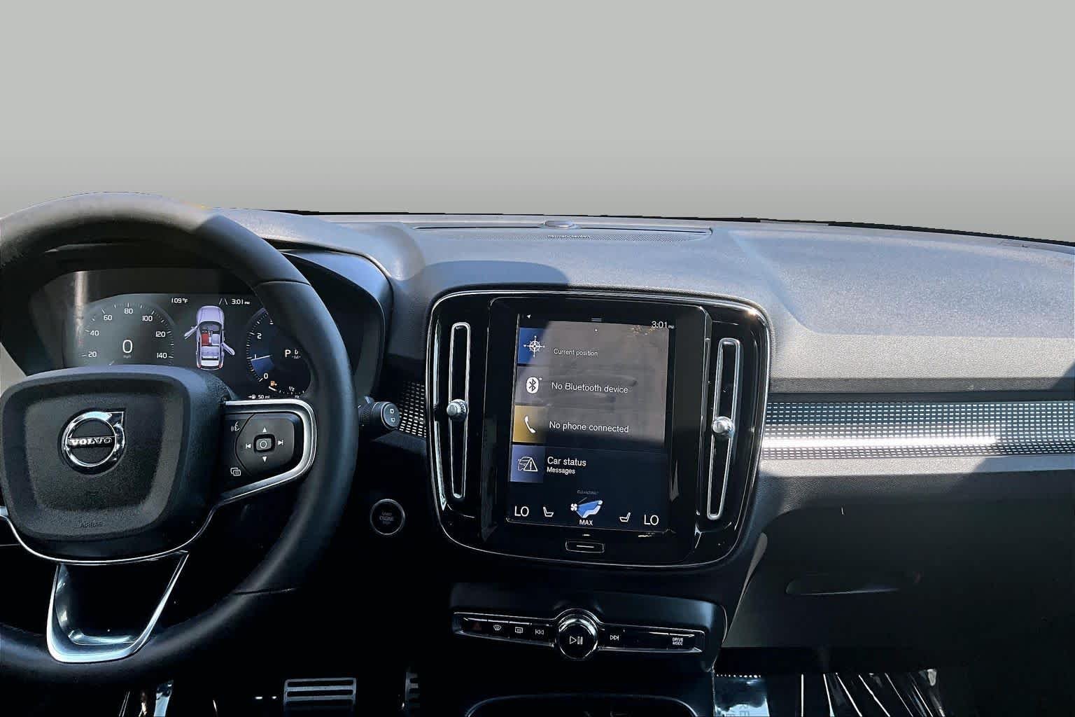 Used 2022 Crystal White Metallic Volvo R-Design image 7