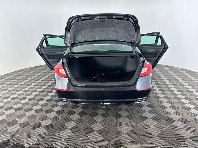 Used 2019  Honda Sport image 17