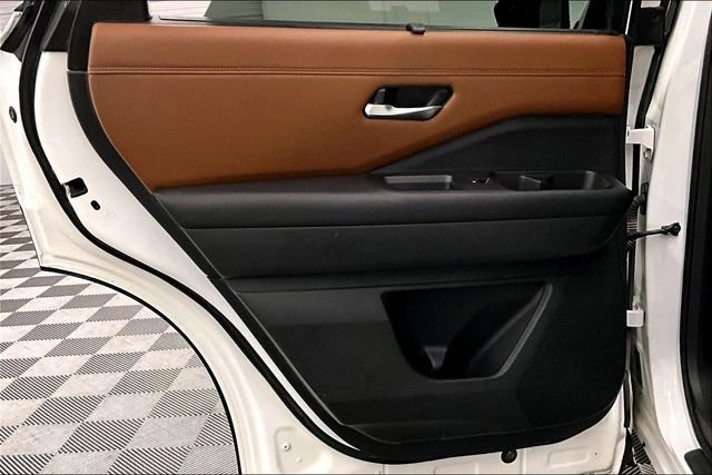 2024 Nissan Pathfinder Platinum - Photo 23
