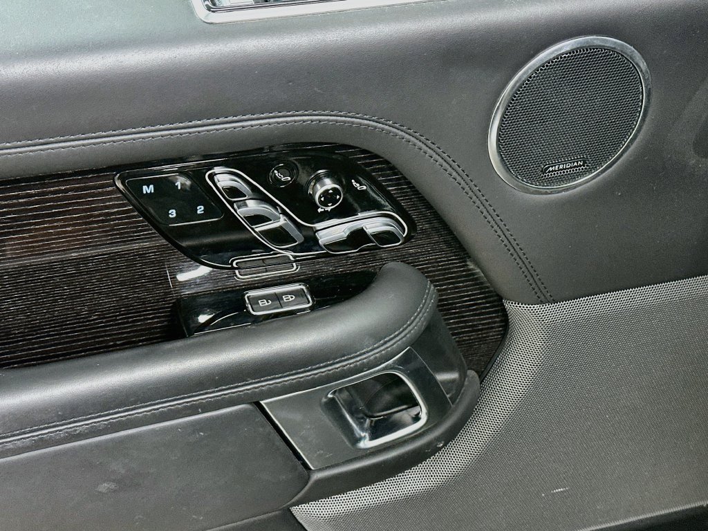 Used 2021 Black Land Rover Autobiography image 19
