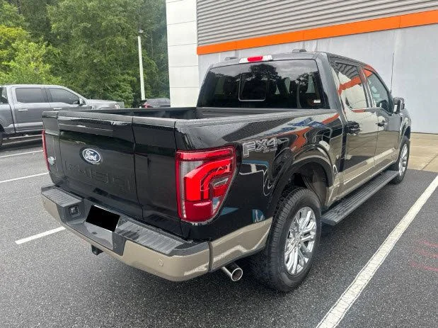 Used 2025 Black Metallic Ford King Ranch image 4