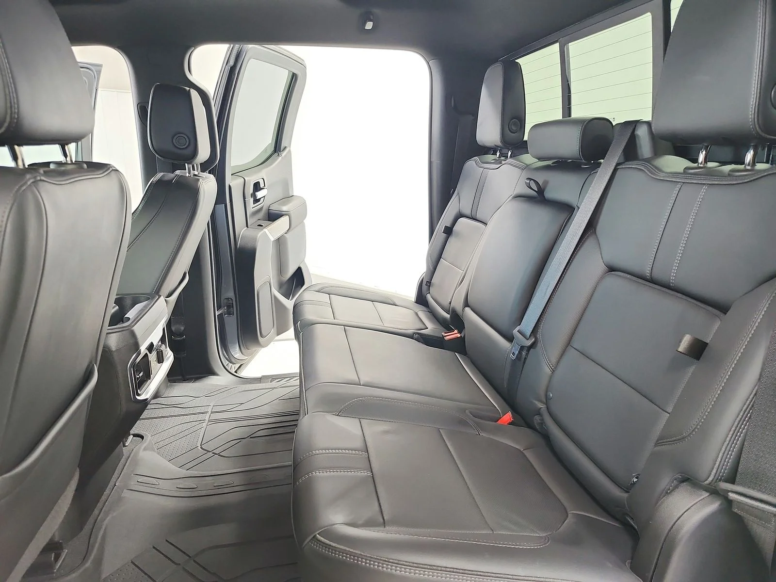 Used 2022 Gray Chevrolet High Country image 37