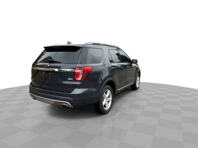 Used 2017  Ford XLT image 9