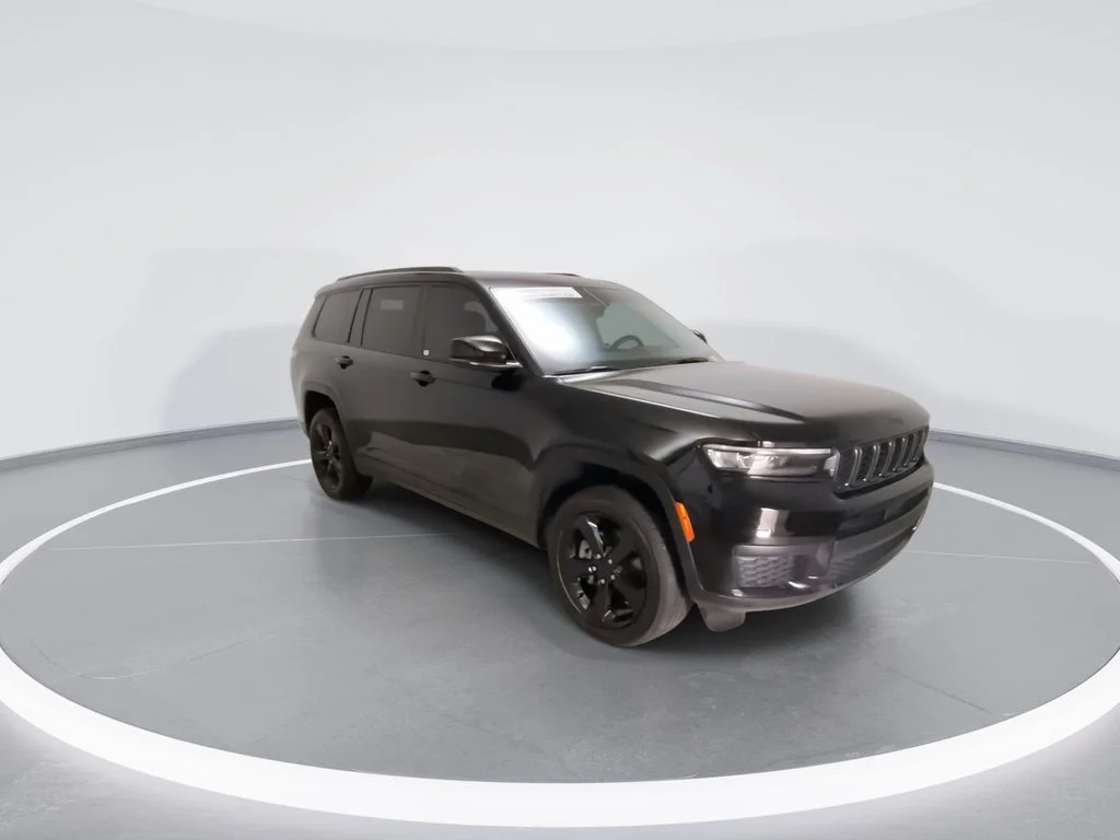 Used 2025 Black Jeep Altitude X image 9