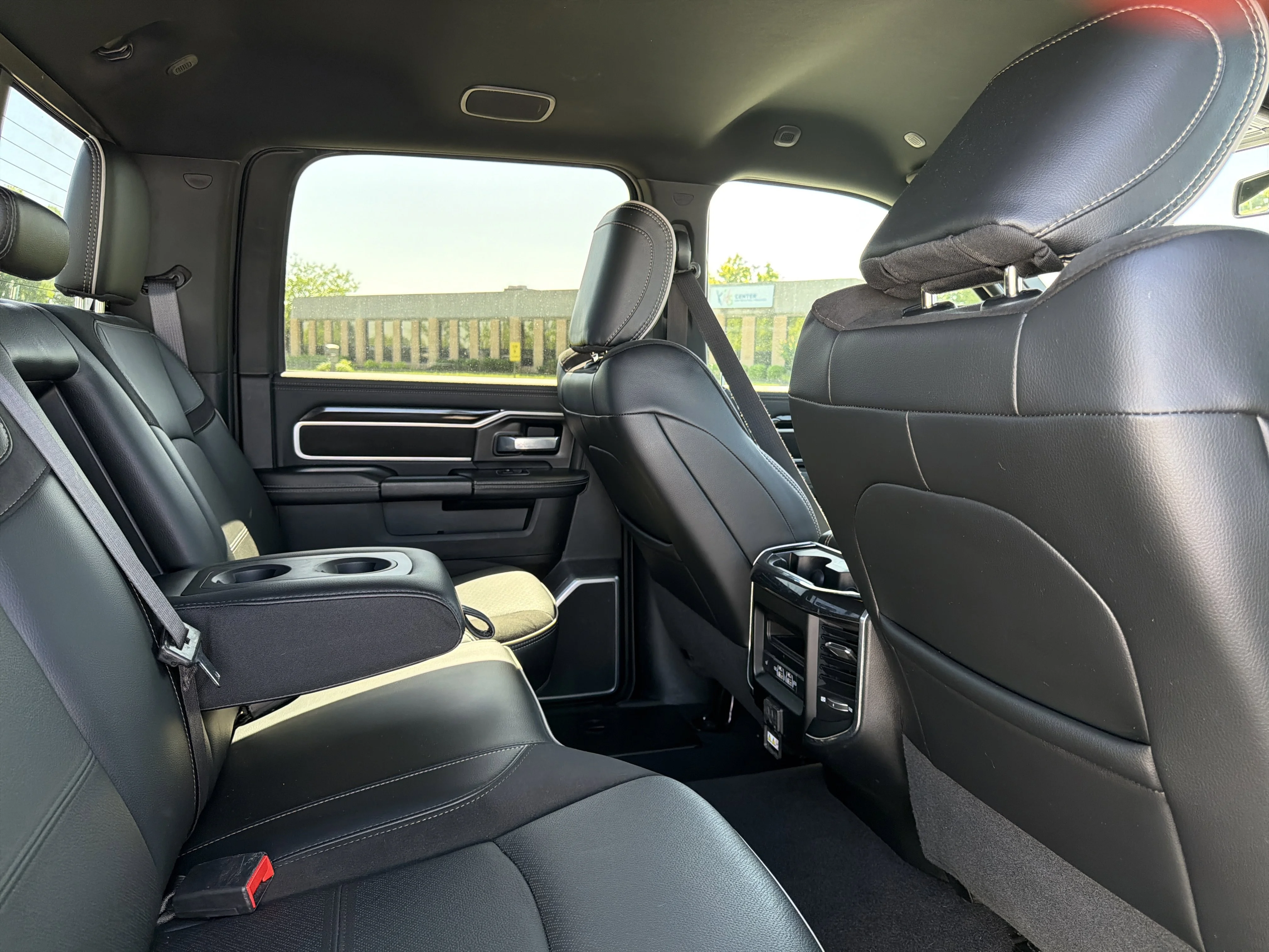 Used 2021 Diamond Black Crystal Pearlcoat Ram Laramie image 28