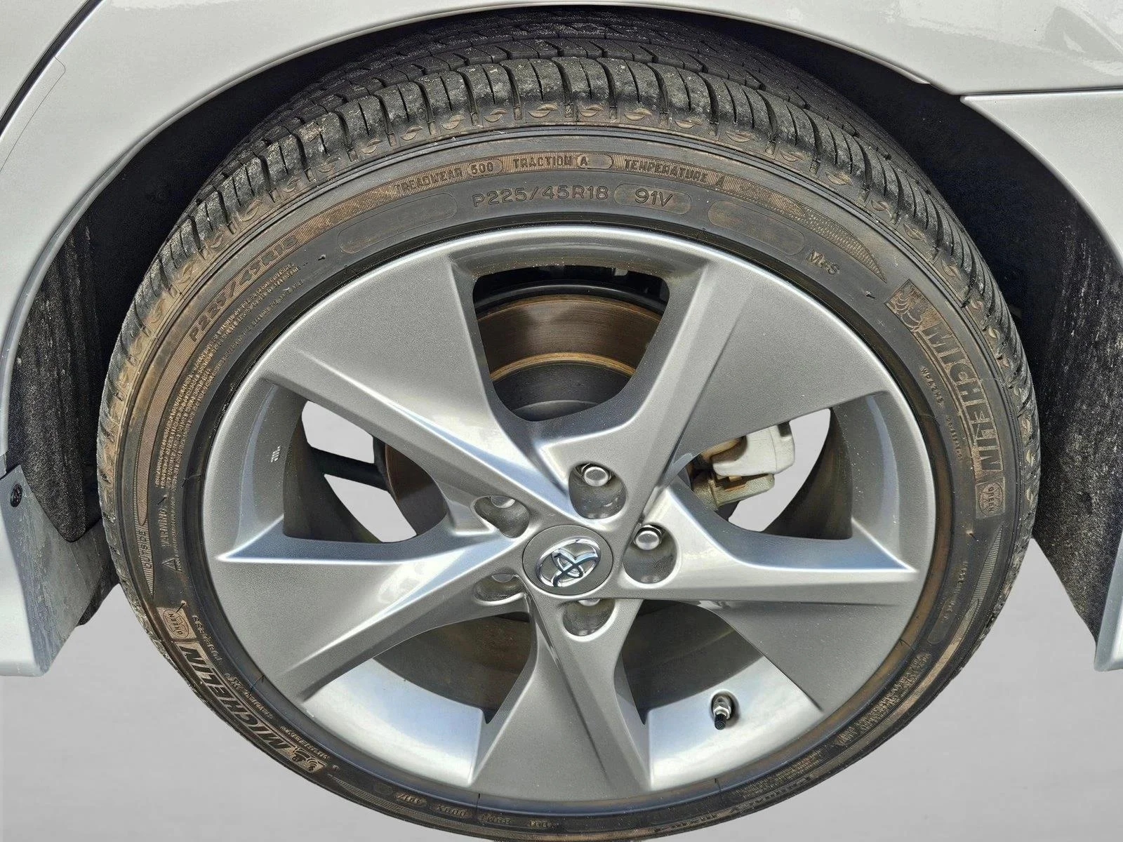Used 2014 Classic Silver Metallic Toyota SE image 7