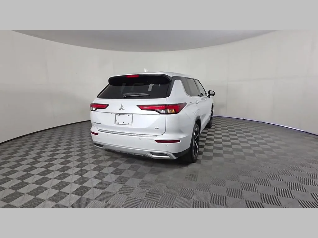 Used 2024 White Mitsubishi SE Black Edition image 48