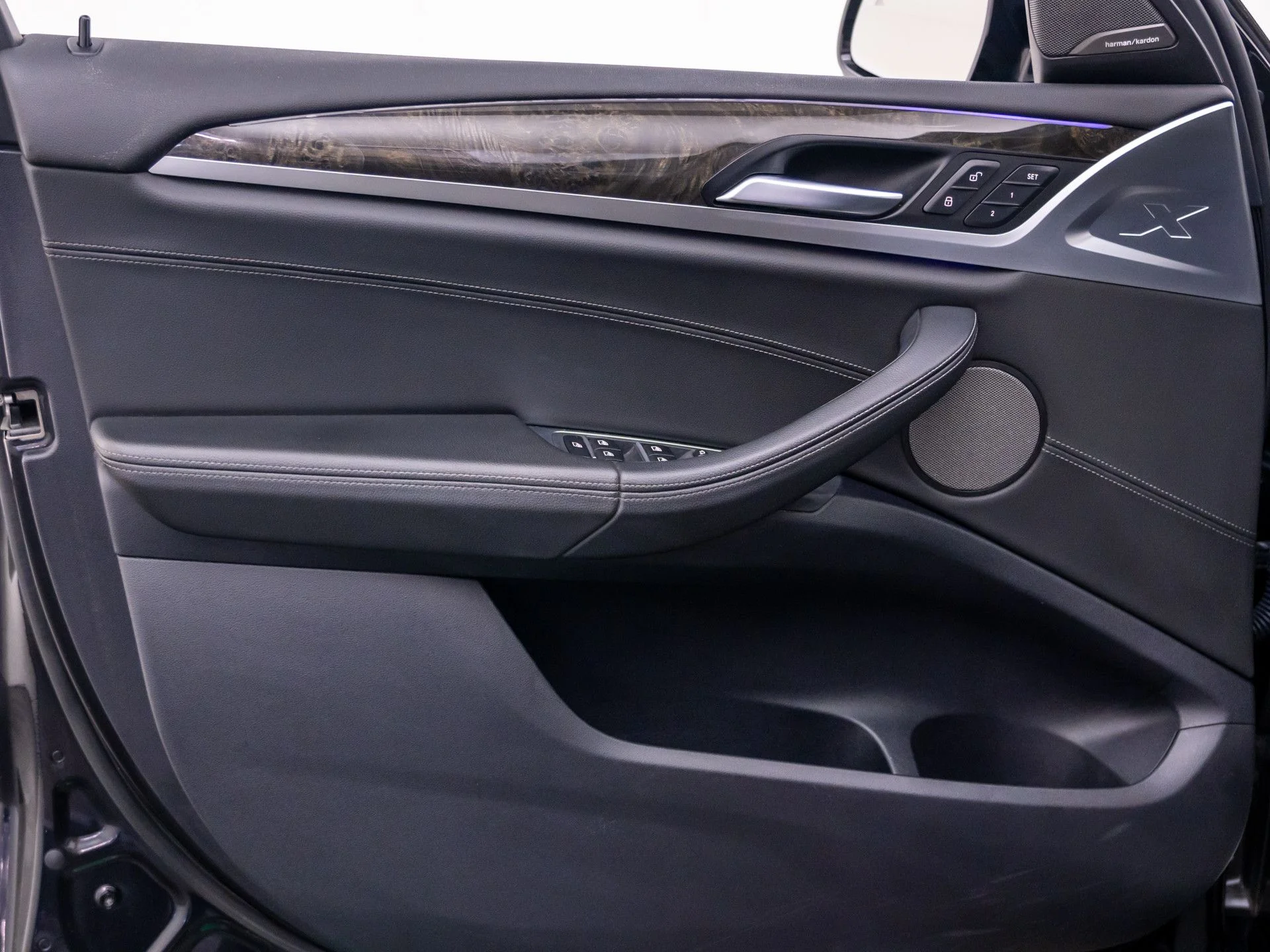Used 2019 Black BMW xDrive30i image 13
