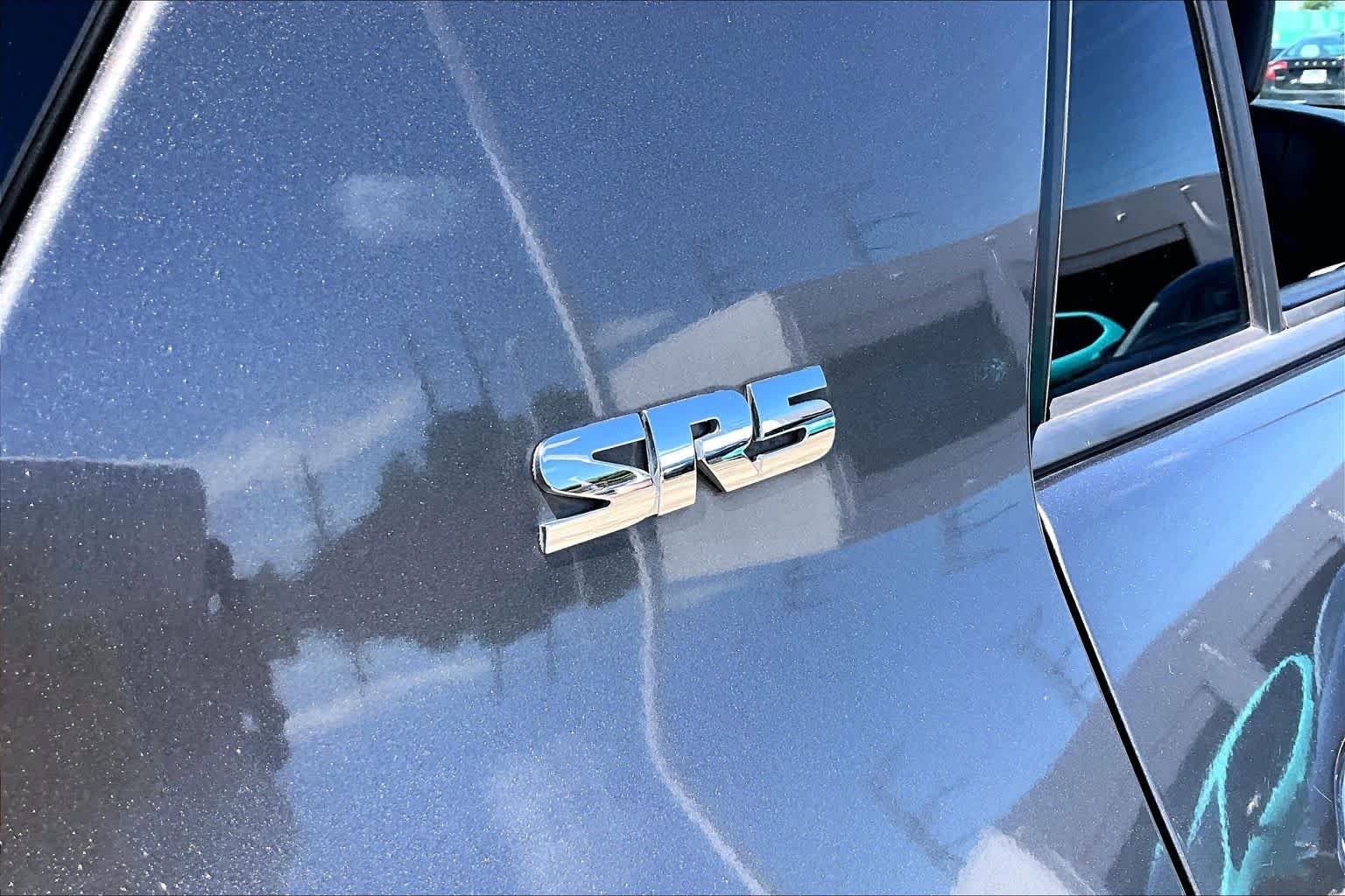 Used 2014 Magnetic Gray Metallic Toyota SR5 Premium image 8