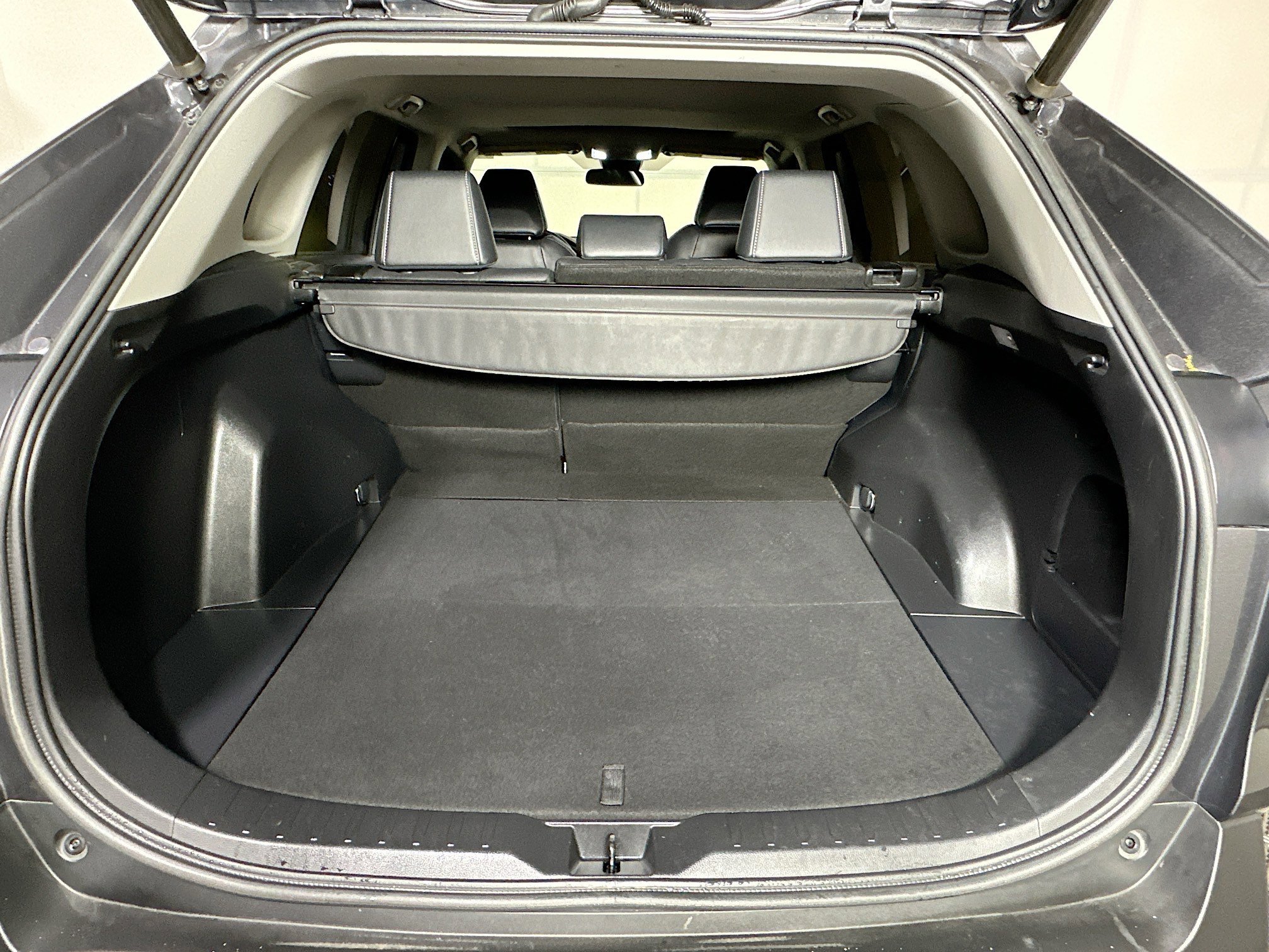Used 2021 Magnetic Gray Metallic Toyota XLE Premium image 31