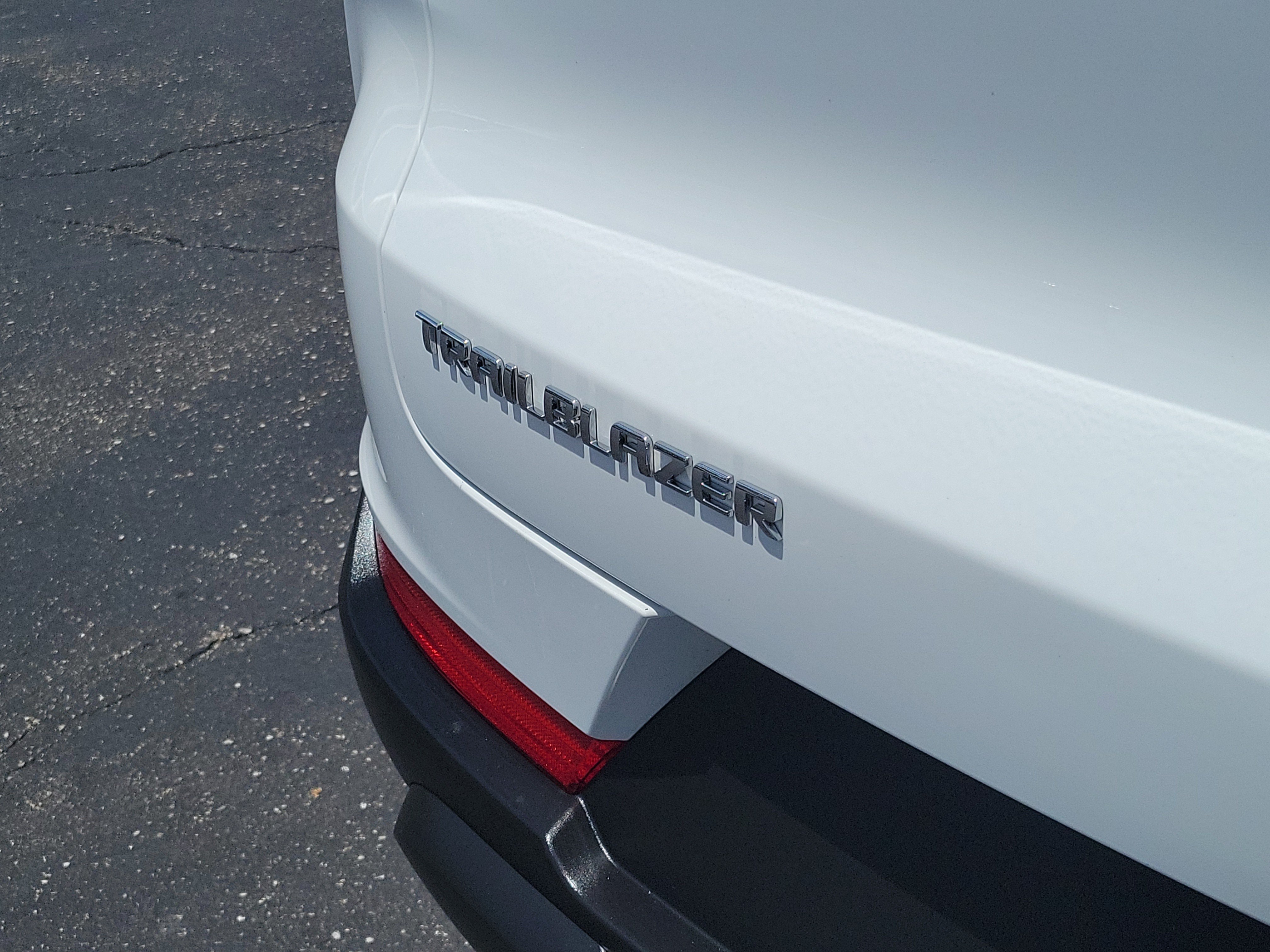 Used 2024 Summit White Chevrolet LS image 9
