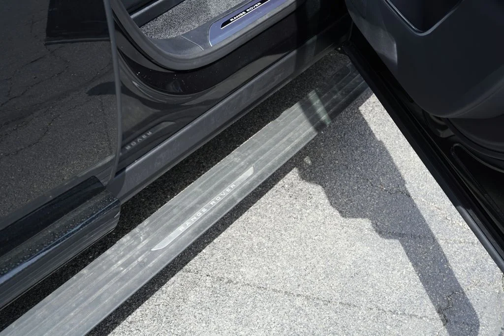 New 2026 Santorini Black Land Rover SE image 16