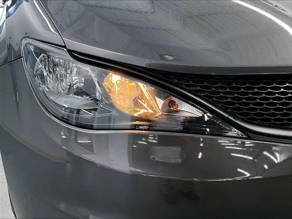 Used 2023 Granite Crystal Metallic Clearcoat Chrysler LX image 31