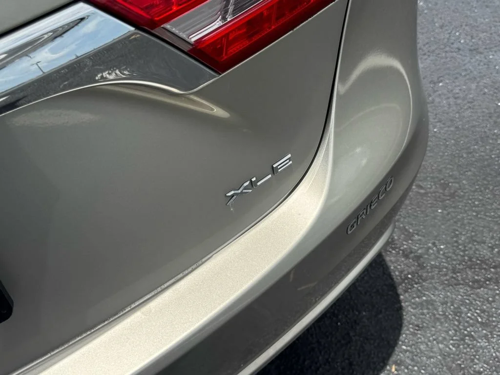 Used 2014 Beige Toyota XLE Premium image 15
