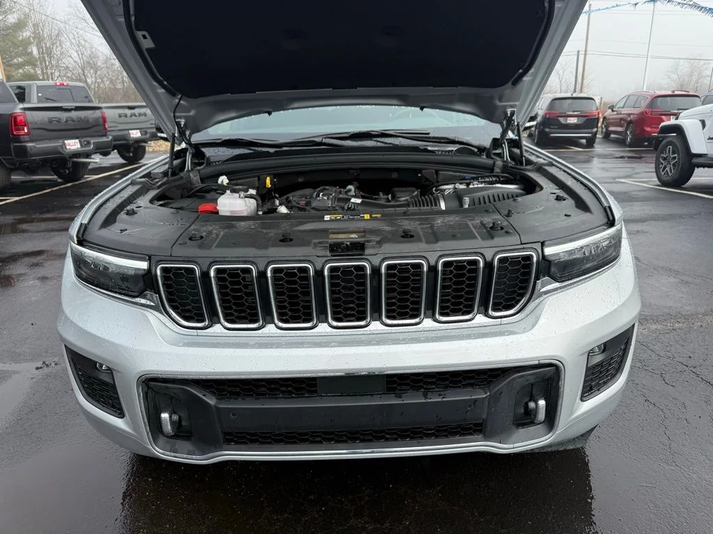 New 2025 Silver Zynith Exterior Paint Jeep Overland image 56