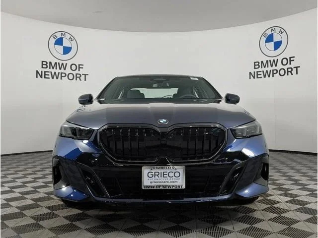 New 2026 Tanzanite Blue II Metallic BMW 530i xDrive image 4