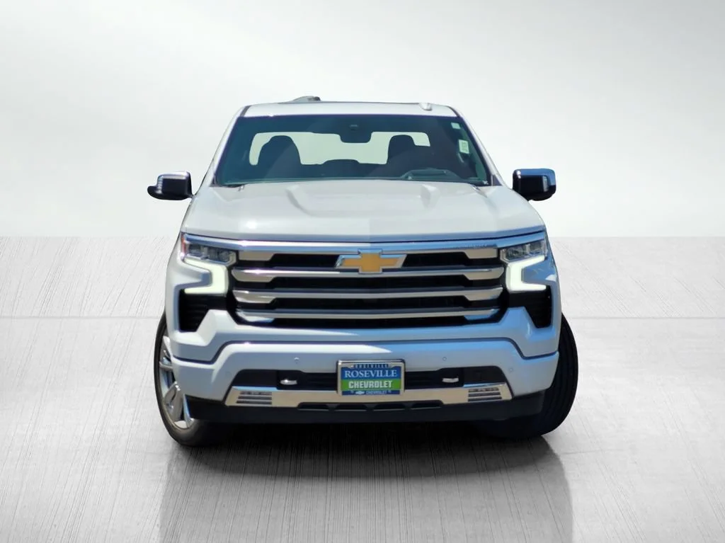 New 2026 Polar White Tricoat Chevrolet High Country image 2