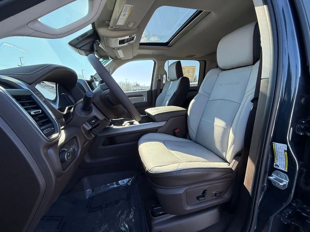 2026 RAM 3500 Laramie - Photo 15