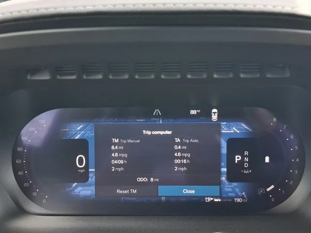New 2026 Aurora Silver Volvo Plus image 7