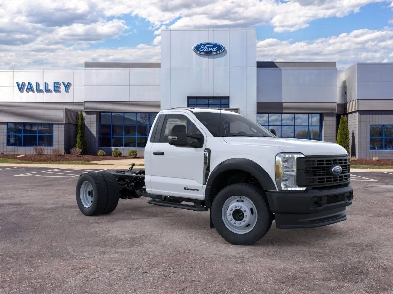 New 2025 Oxford White Ford F-550® XL image 18