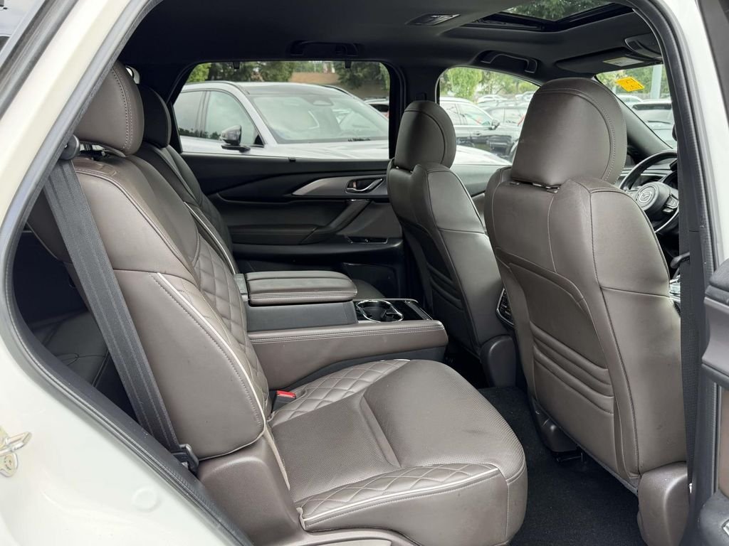 Used 2022 White Mazda Signature image 13