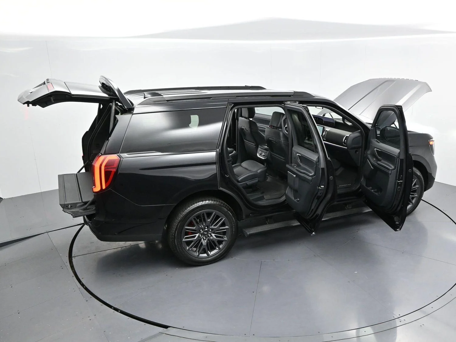 Used 2025 Black Ford Platinum image 55