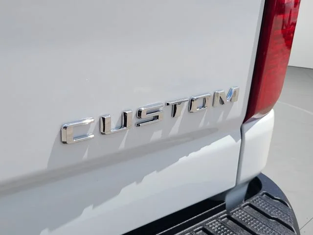 New 2026 Summit White Chevrolet Custom image 31