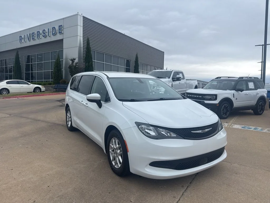 2022 Chrysler Voyager