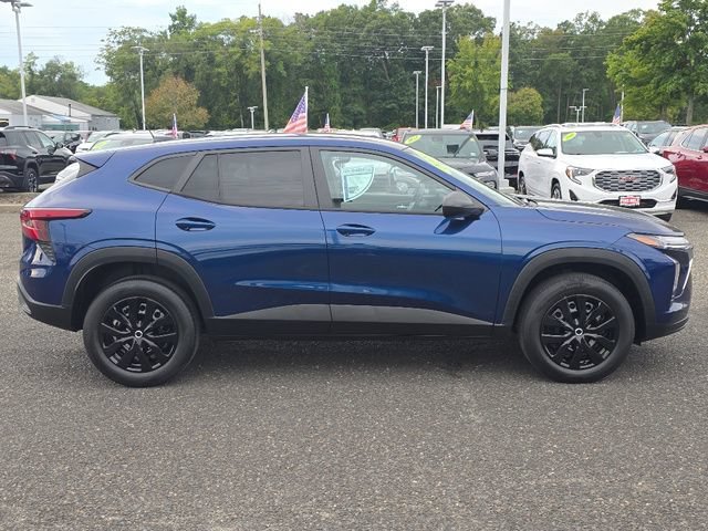 2024 Chevrolet Trax LS - Photo 18