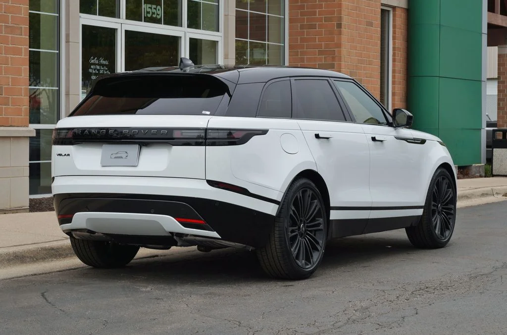 Used 2026 White Land Rover Dynamic SE image 6
