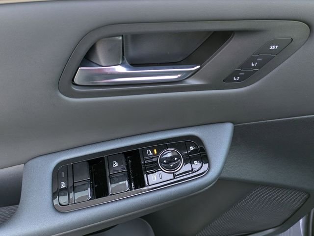 New 2026 Boulder Gray Pearl / Super Black Two-tone Nissan Platinum+ image 20