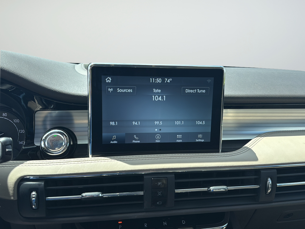 Used 2020 White Lincoln Standard image 12