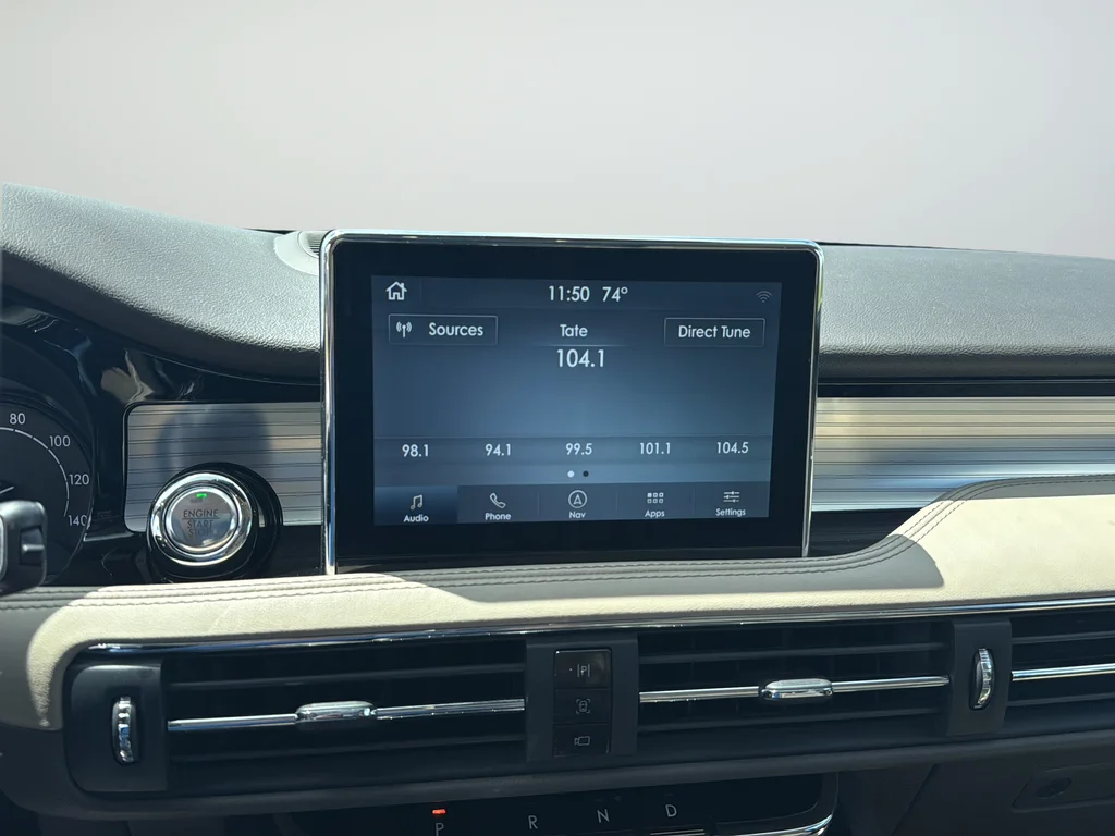 Used 2020 White Lincoln Standard image 12