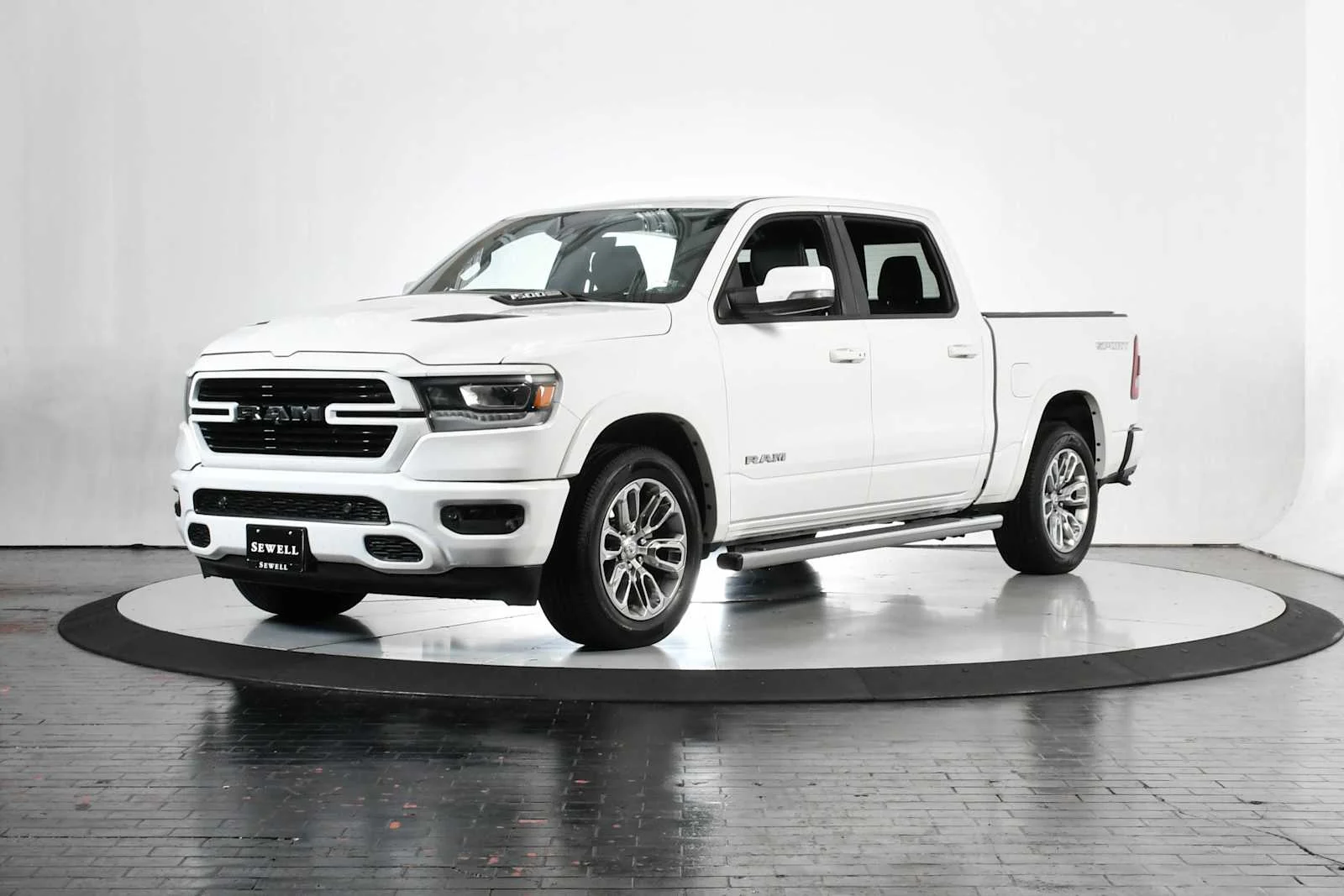 2021 RAM 1500 Laramie Crew Cab 5'7's photo