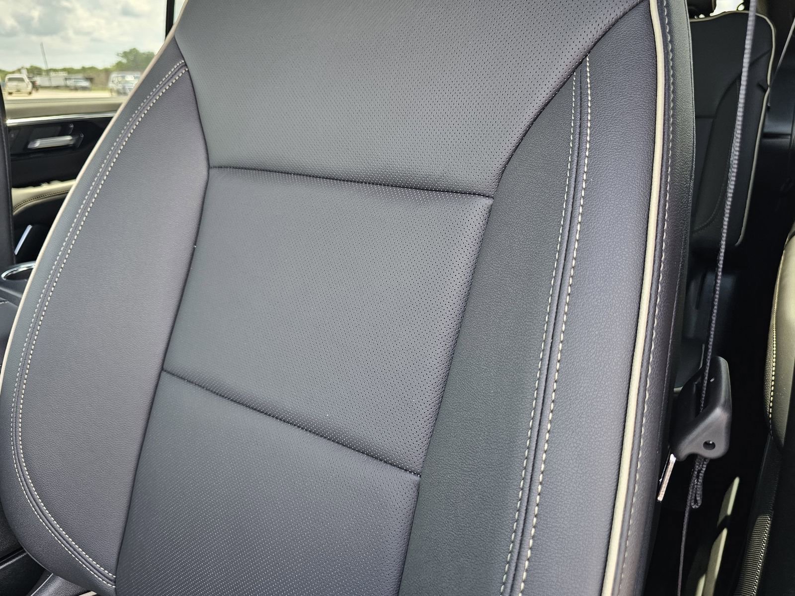 2025 Chevrolet Suburban Premier - Photo 16