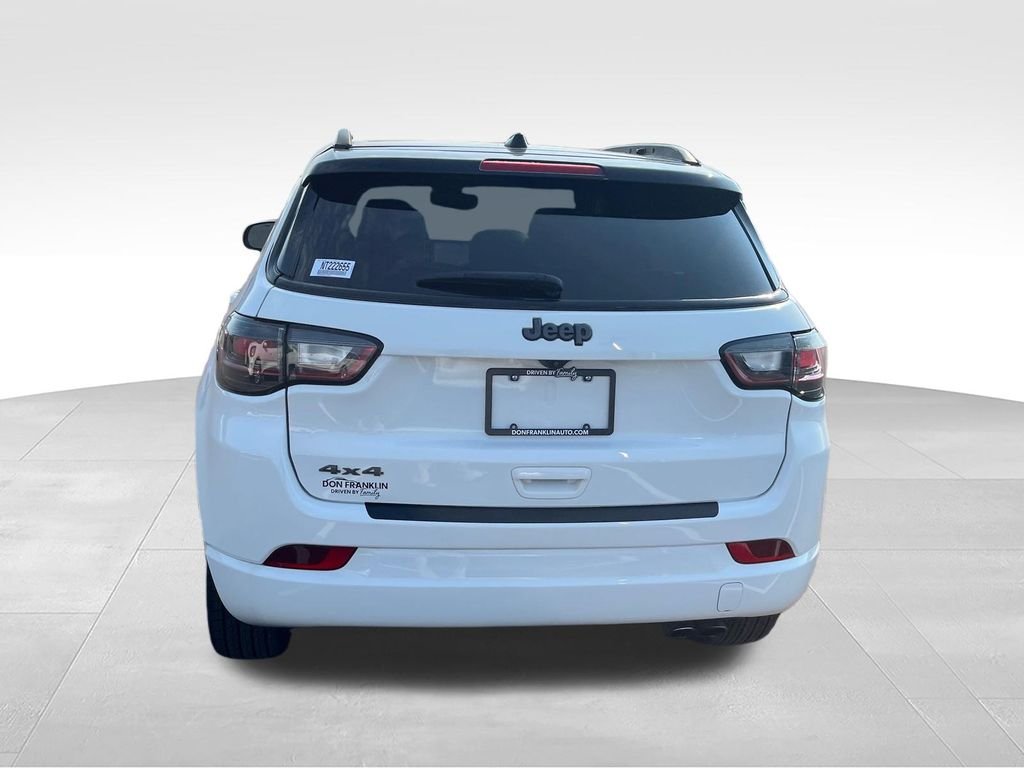 Used 2022 White Jeep Limited image 4