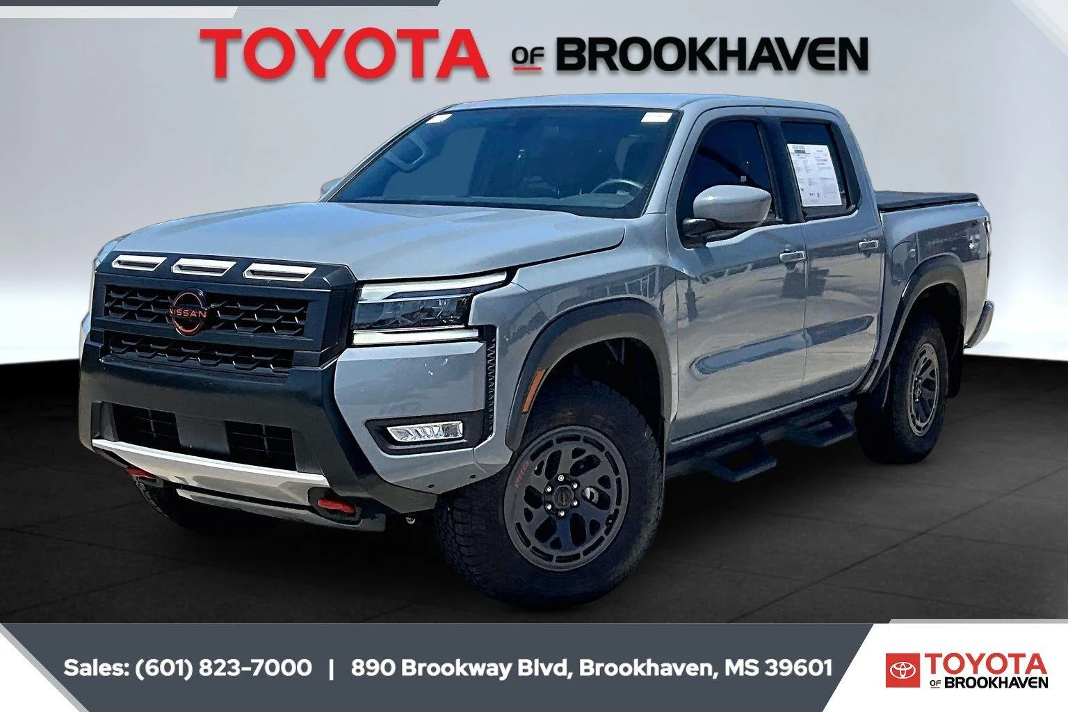 Used 2025 Super Black Nissan PRO-4X image 10