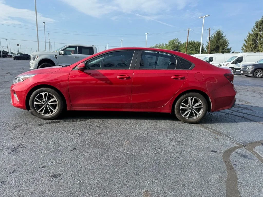 Used 2023 Red Kia LXS image 8