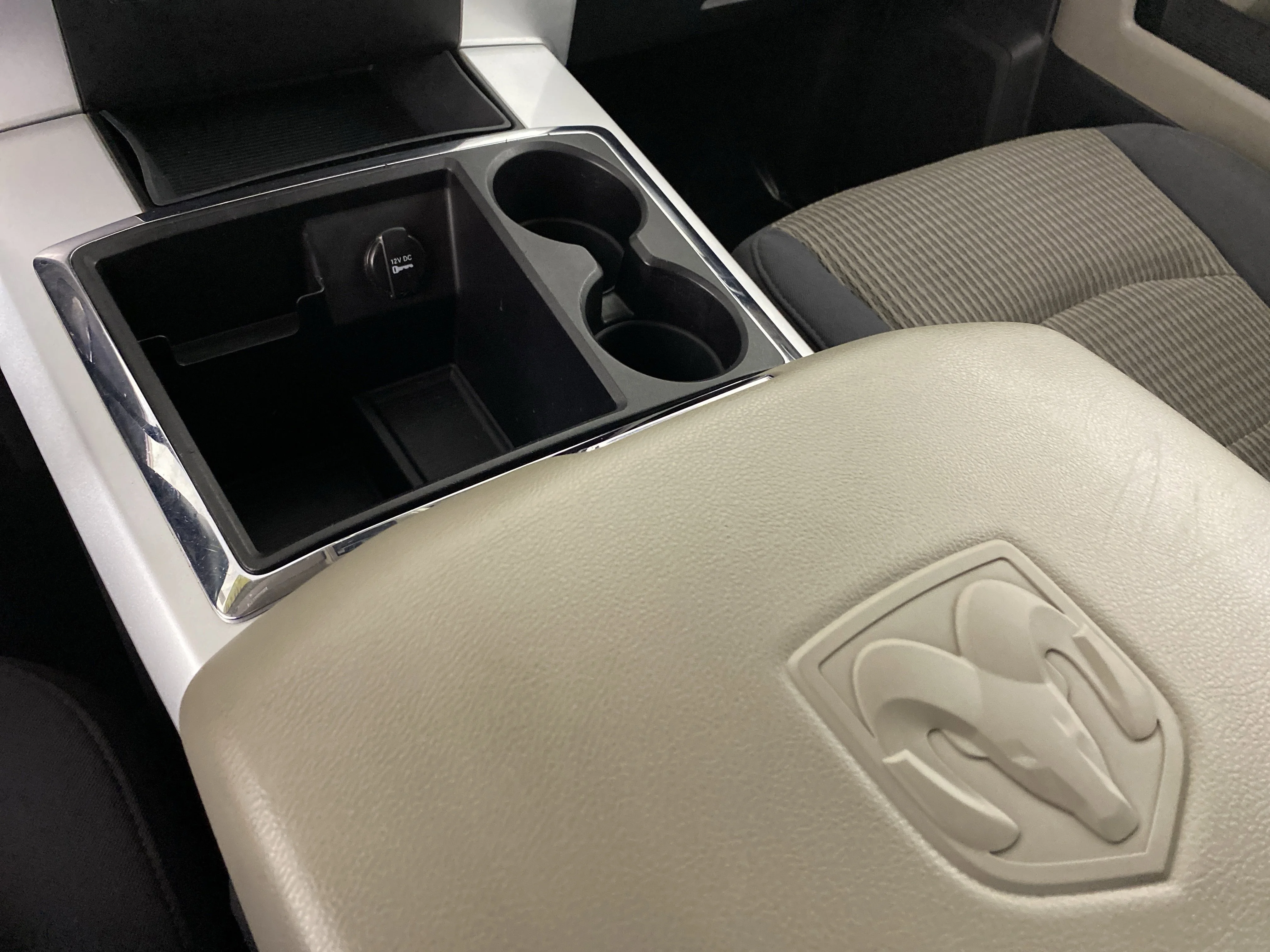 Used 2010 Inferno Red Crystal Pearl Dodge SLT image 22