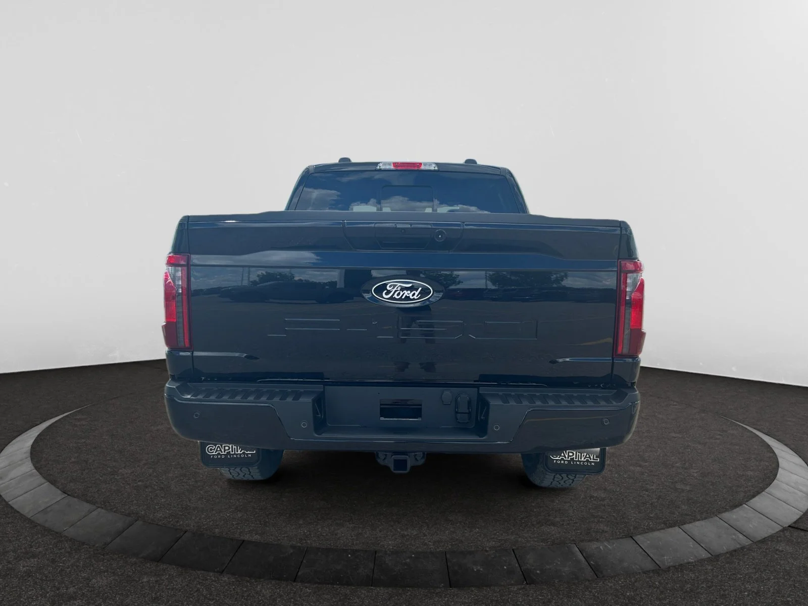 New 2026 Agate Black Metallic Ford XLT image 4