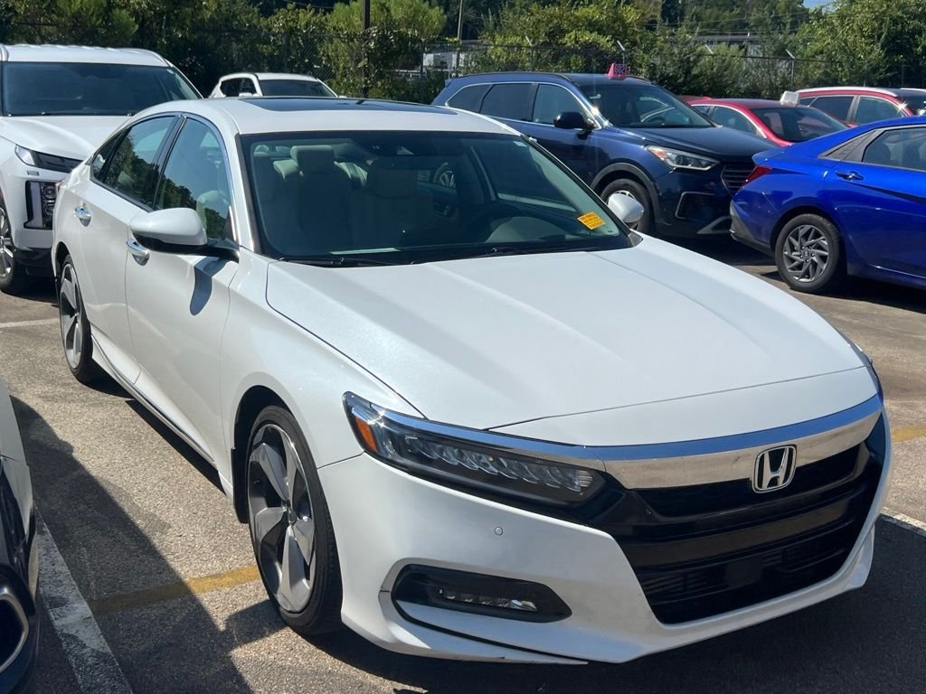 Used 2018  Honda Touring image 2